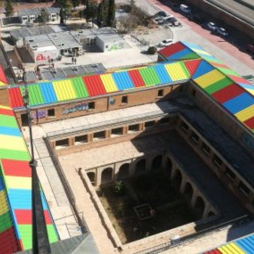 Montaje de panel sandwich de chapa